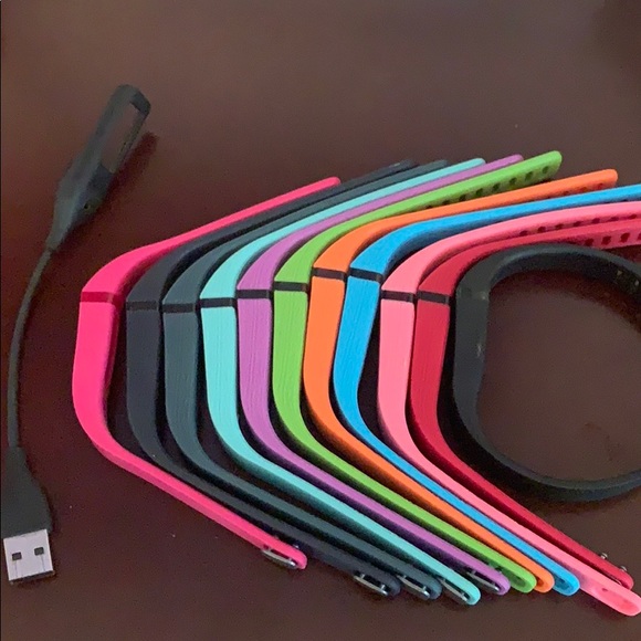 Accessories - 🎉 2/$7 Lot of 11 fitbit bands and charger!